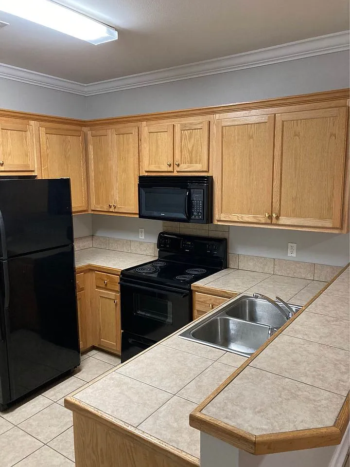 2 bed, 2.5 bath, 1204 sqft, $1,150 — Photo 3