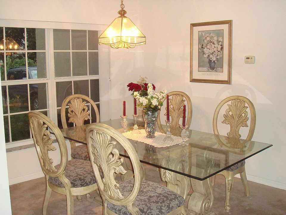FORMAL DINING