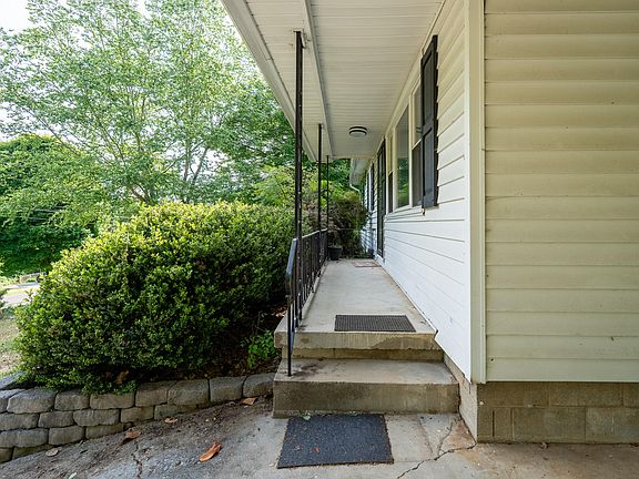 3rd image of 3839 Reeds Chapel Rd