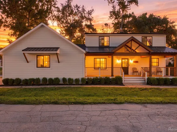 5150 Cheyenne Ave, Waterford, MI 48327