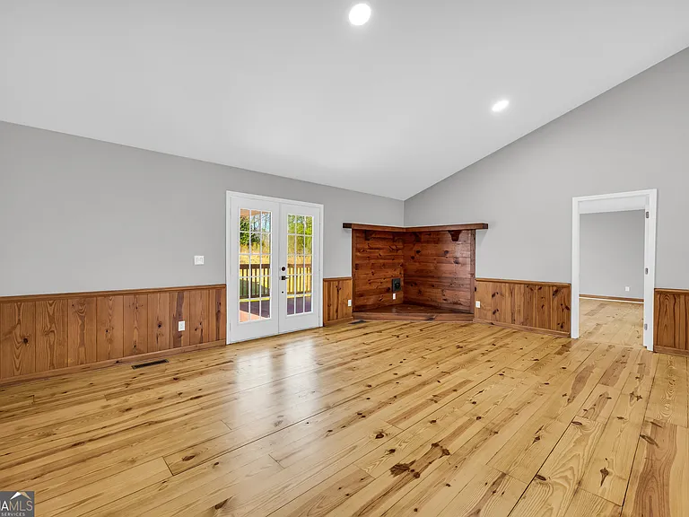 106 Degrandis Ln NE — Photo 17