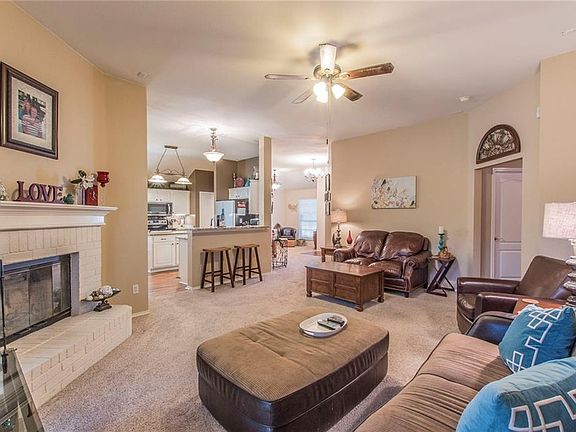 3rd image of 1511 Sunnydale Dr
