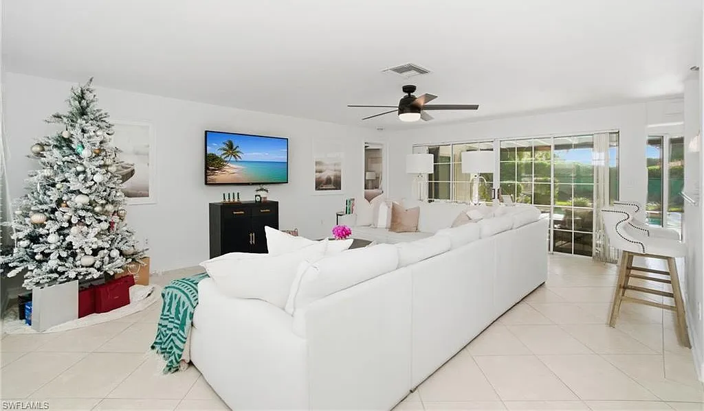 3 bed, 4.0 bath, 1577 sqft, $3,950 — Photo 2