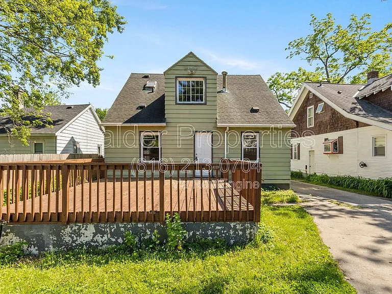 1031 Merrifield St SE — Photo 40