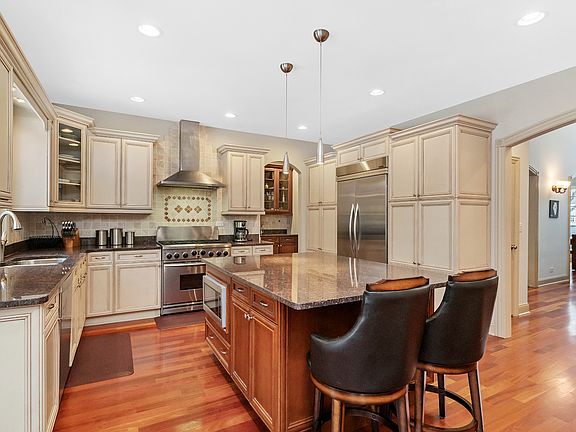 4th image of 1161 Hutchings Ave