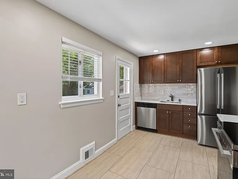 7216 Carol Ln — Photo 16