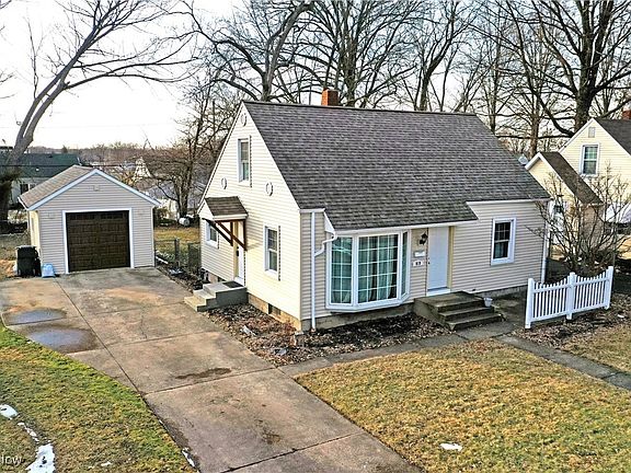 2nd image of 819 Bonnie Brae Ave NE