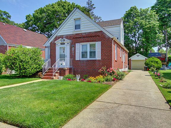 2nd image of 52 Tulip Ln