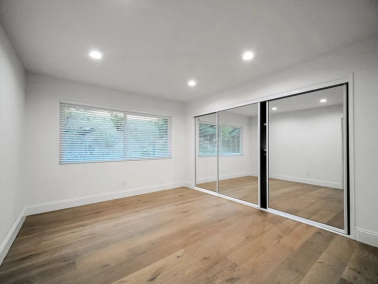 4732 Del Moreno Dr — Photo 27