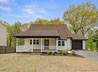 82 Phoenix Ave, Naugatuck, CT 06770