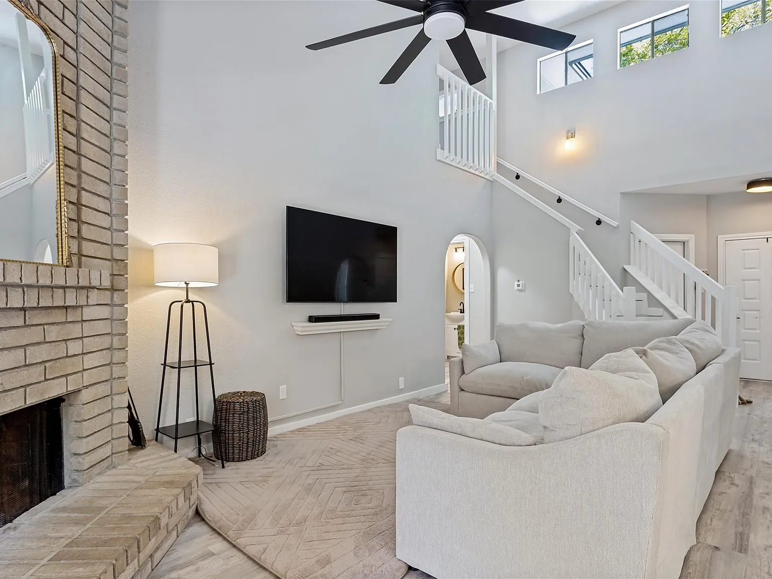 3 bed, 2.5 bath, 1498 sqft, $2,200 — Photo 4