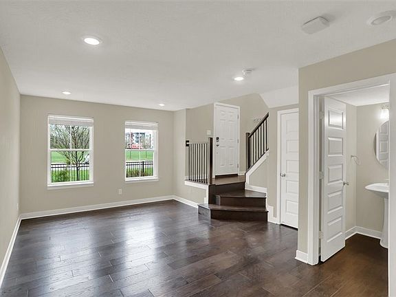 5th image of 1561 Omar Dr