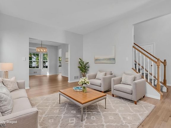 3rd image of 59 Huntley Way