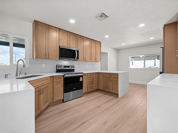 5th image of 5681 Lancaster Dr