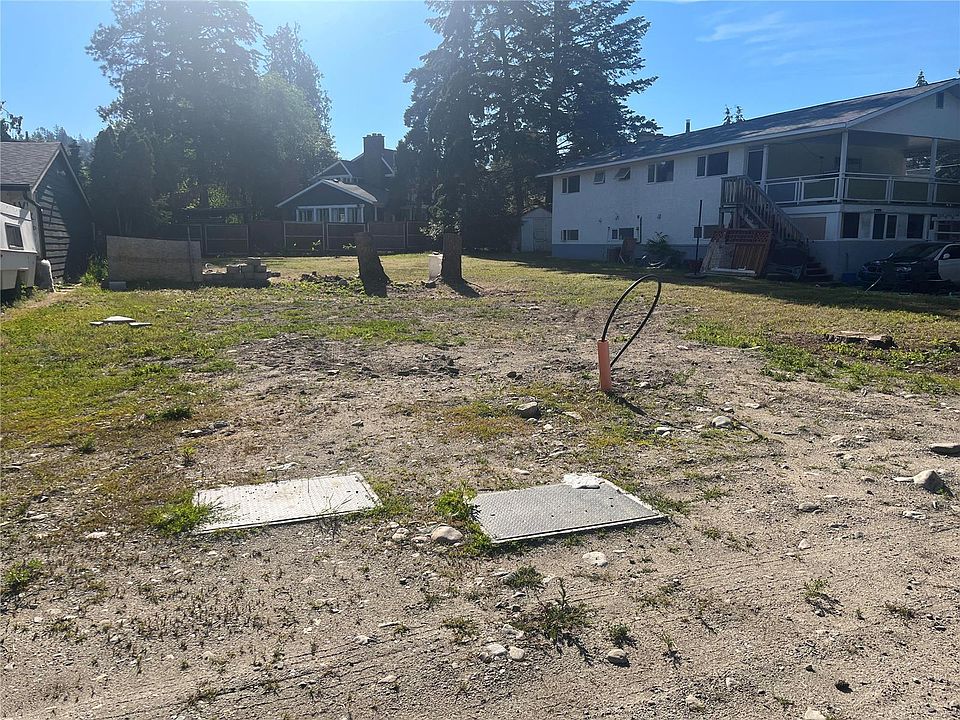 2nd image of 686 Elm Rd