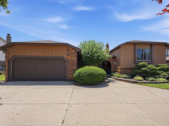 2nd image of 14604 Lakeshore Dr