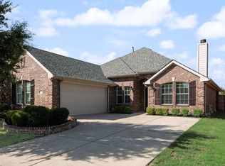 2347 Collin Dr, Grand Prairie, TX 75052