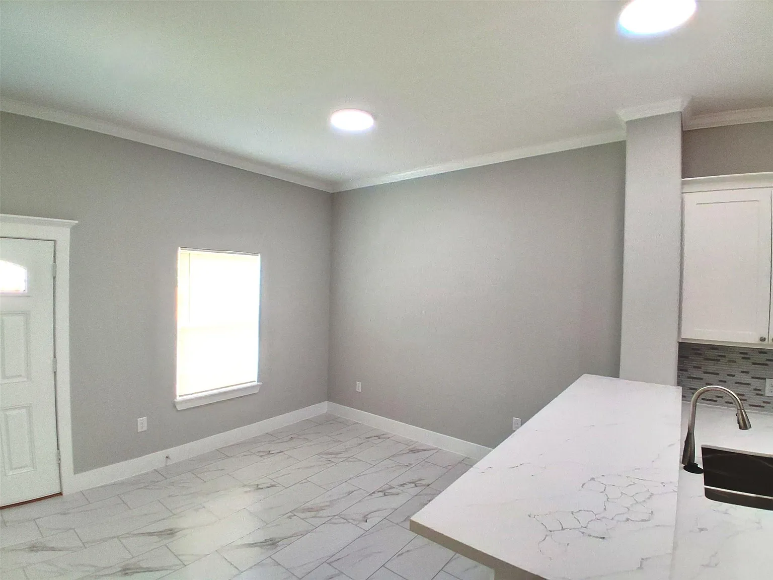 3 bed, 2.5 bath, 1800 sqft, $1,800 — Photo 4