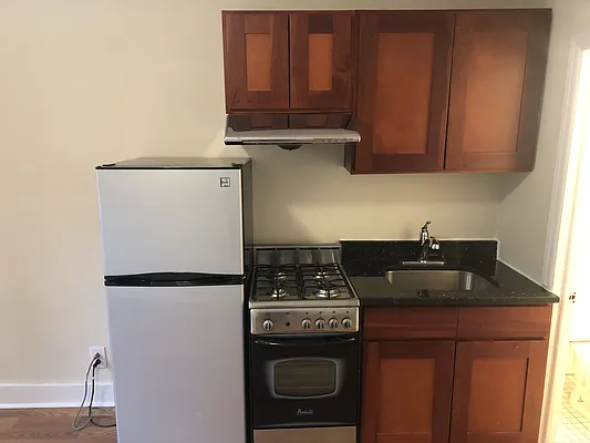 Rented by Karten Real Estate Services LLC | media 4