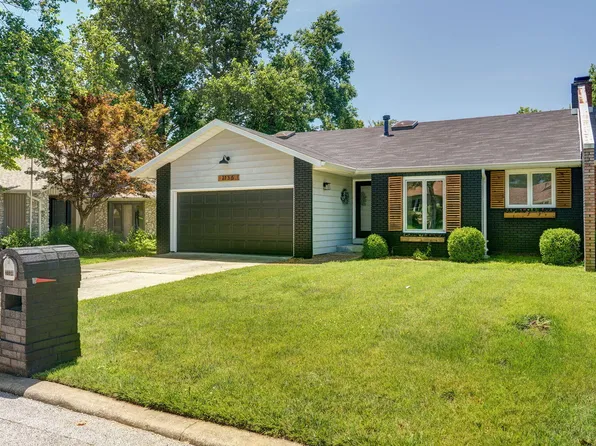 2136 E Regency Place, Springfield, MO 65804