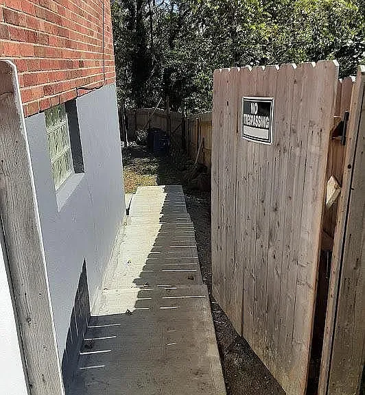 RIGHT SIDE GATE