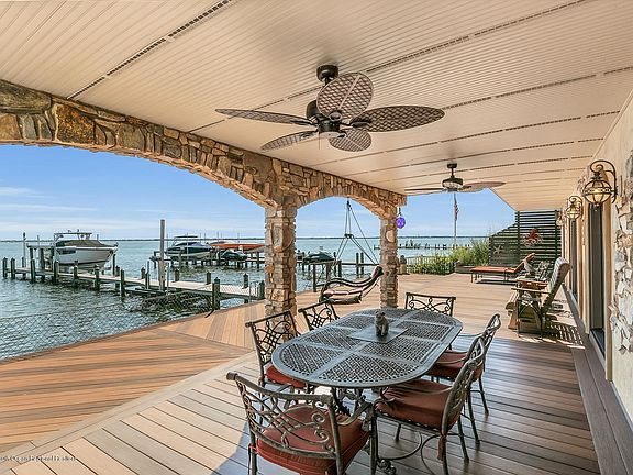 3rd image of 3329 Long Point Dr