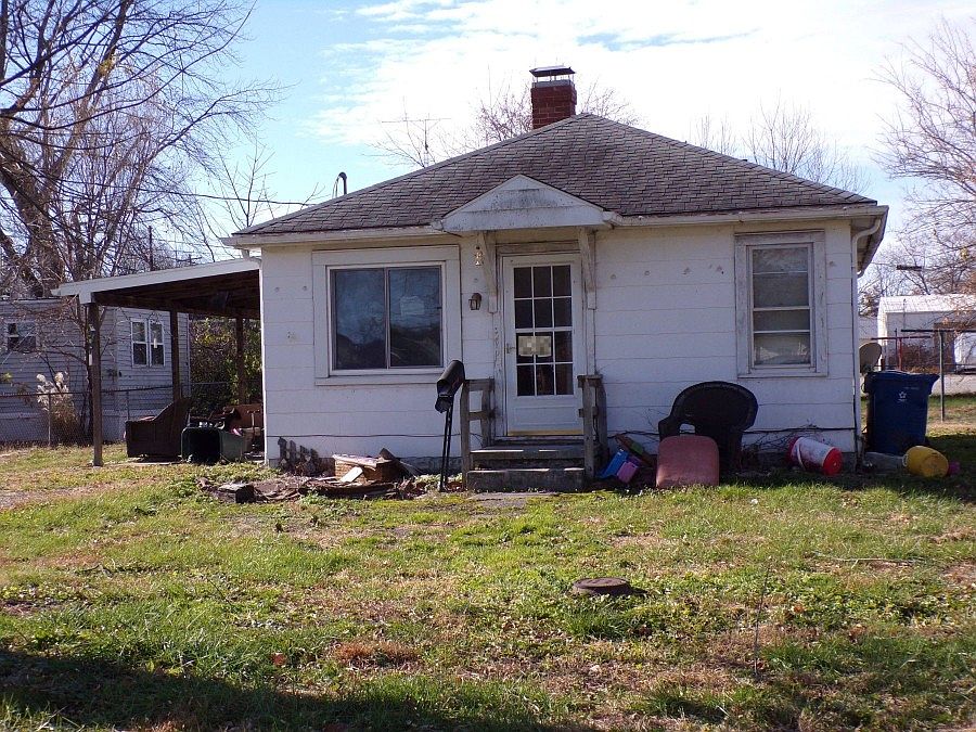 1st image of 115 Meyer St