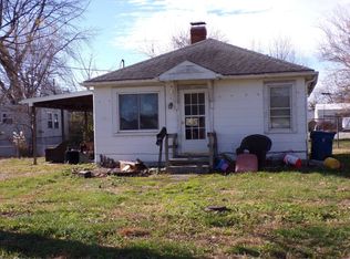 115 Meyer St, Flora, IL 62839
