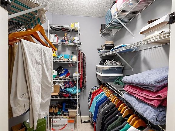 4th image of 144 Redfern Dr