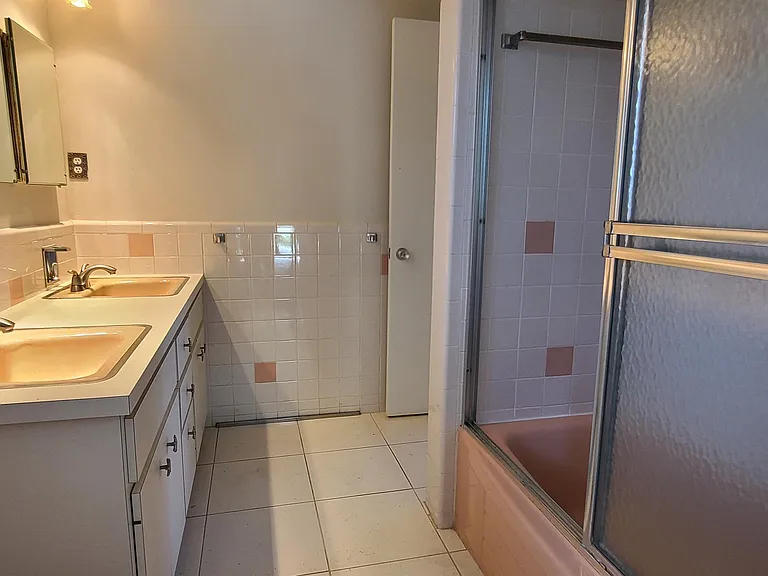1329 Fairfield Dr — Photo 15