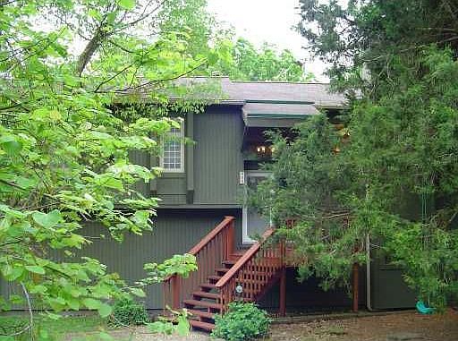 2nd image of 908 N Shrewsbury Ln