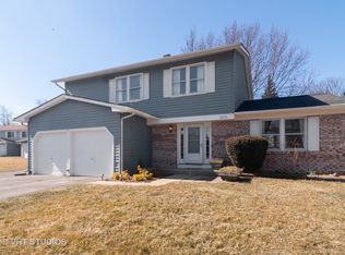 1605 Brook Ct, Aurora, IL 60504