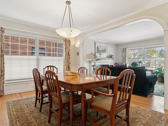 4th image of 2732 Lincolnwood Dr