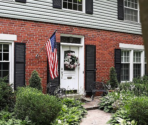 3rd image of 28 Sussex Dr