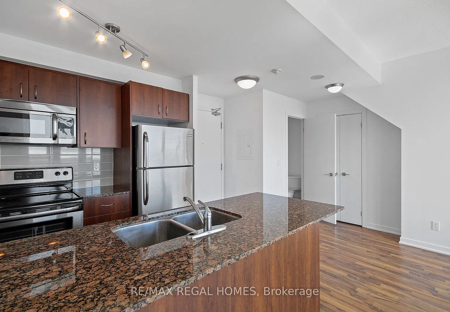 2 bed, $2,850 — Photo 2