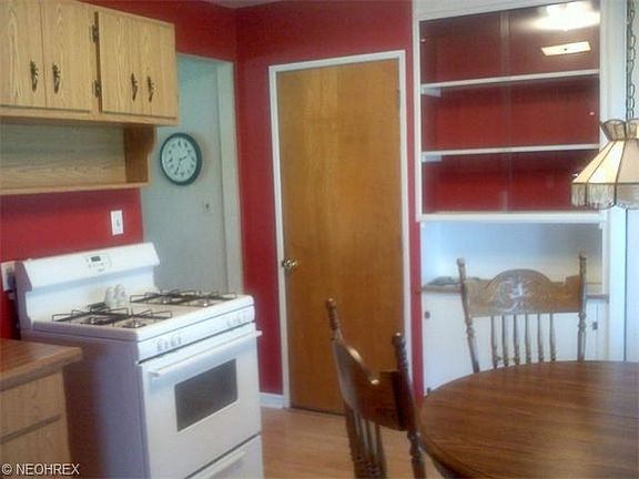3rd image of 415 Adrian Dr