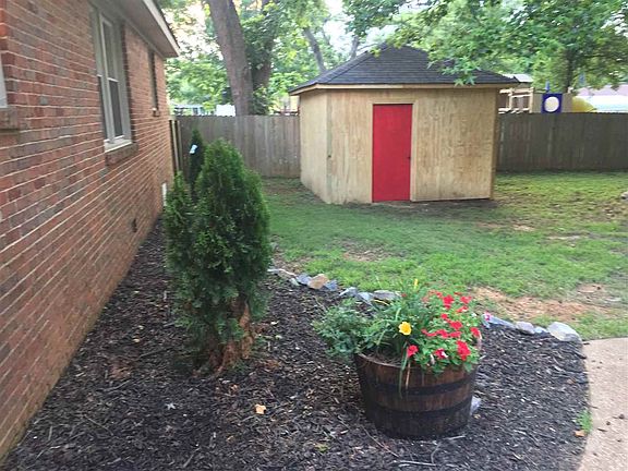 5th image of 304 McAlpine Dr SE