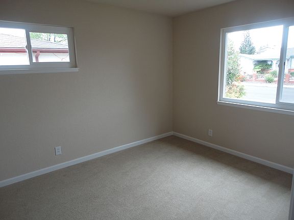 4th image of 1743 Eisenhower Dr