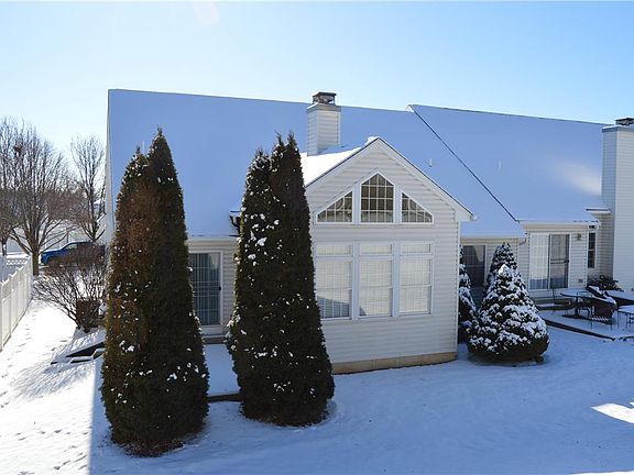 3rd image of 1296 Lindenwood Ln