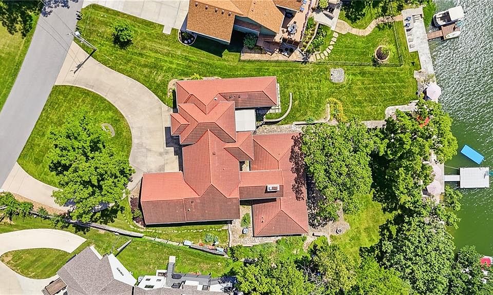 1st image of 7810 NW Scenic Dr