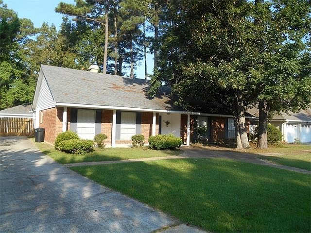 1st image of 200 Woodridge Blvd