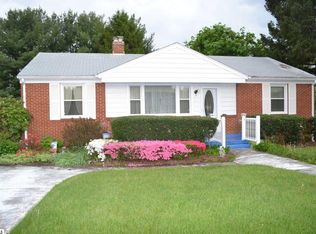 16 N Lynnhaven Dr, Staunton, VA 24401