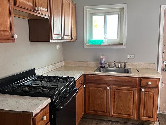2nd image of 120 E 24th St