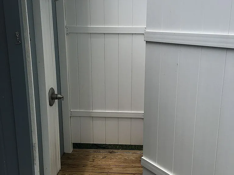 E 11th Ave — Photo 14