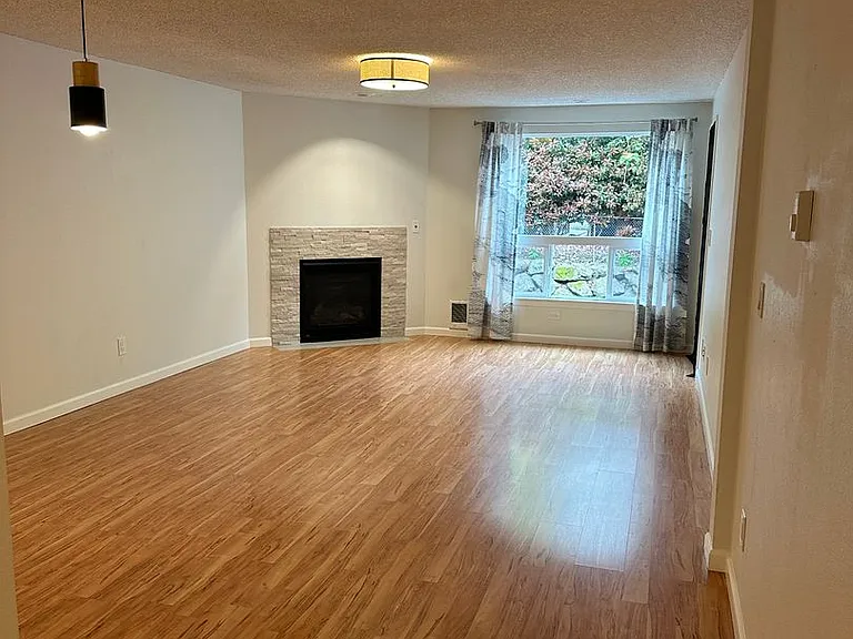 9416 1st Ave NE #218 — Photo 2