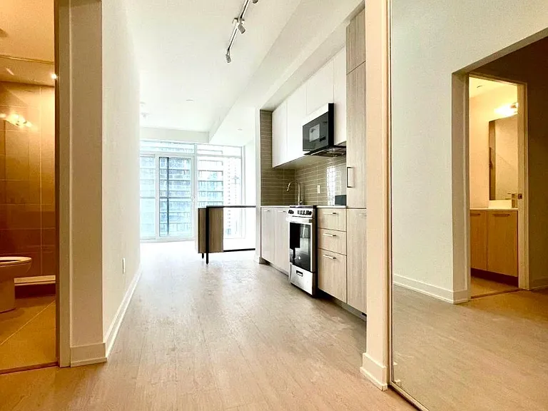 65 Mutual St #1502 — Photo 5