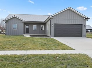 785 184th Pl, Pella, IA 50219