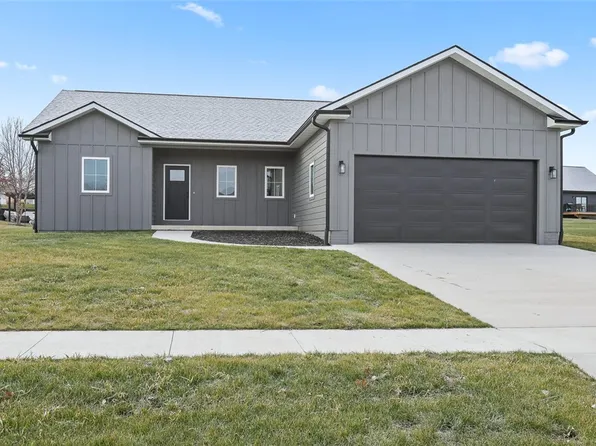 785 184th Pl, Pella, IA 50219