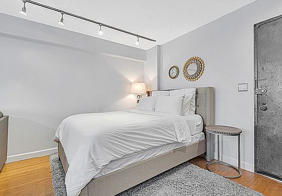 4th image of 170 W 23rd St APT 4J