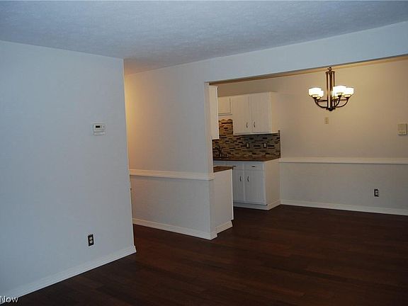 5th image of 335-1650 Cedarwood Dr #335